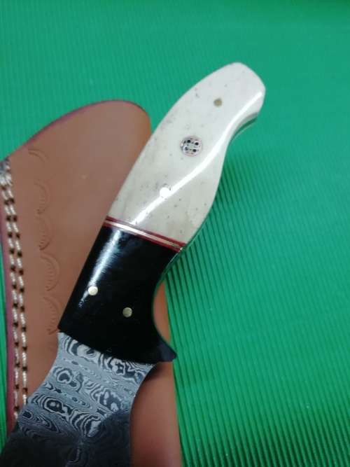 HANDMADE DAMASCUS STEEL HUNTING KNIFE !!!