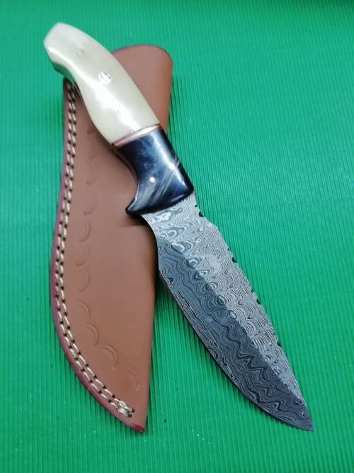 HANDMADE DAMASCUS STEEL HUNTING KNIFE !!!