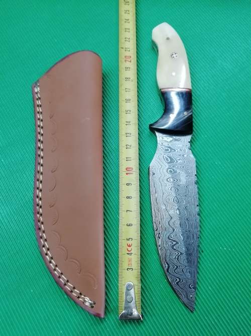 HANDMADE DAMASCUS STEEL HUNTING KNIFE !!!