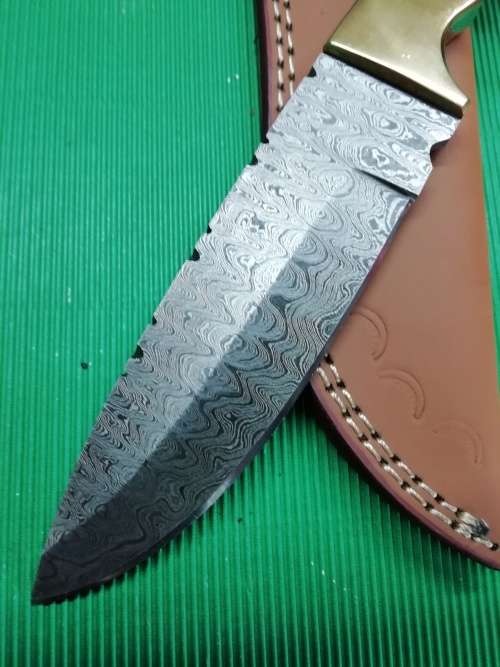 HANDMADE DAMASCUS STEEL HUNTING KNIFE !!!