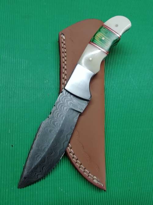 HANDMADE DAMASCUS STEEL HUNTING KNIFE !!!