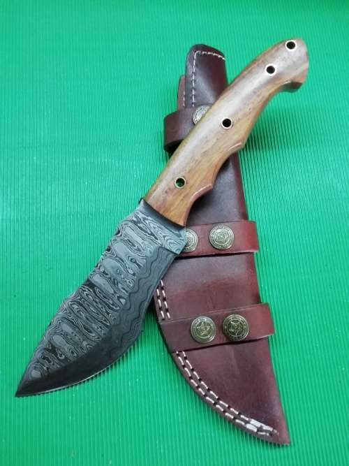 HANDMADE DAMASCUS STEEL HUNTING KNIFE !!!