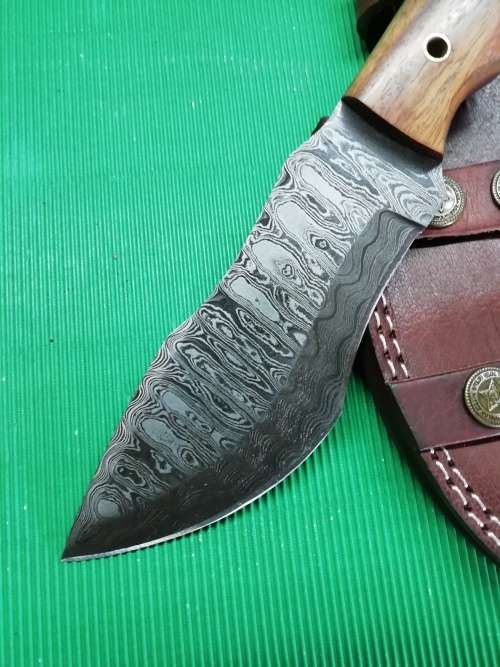 HANDMADE DAMASCUS STEEL HUNTING KNIFE !!!
