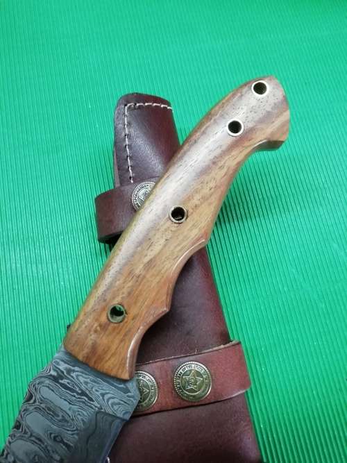HANDMADE DAMASCUS STEEL HUNTING KNIFE !!!