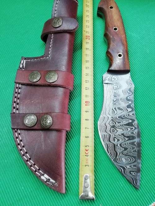 HANDMADE DAMASCUS STEEL HUNTING KNIFE !!!