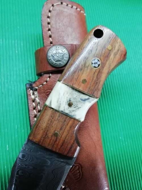 SMALL HANDMADE DAMASCUS SKINNING KNIFE !!!