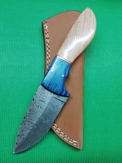 HANDMADE DAMASCUS STEEL HUNTING KNIFE !!!