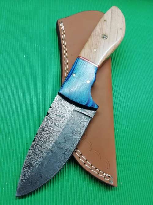 HANDMADE DAMASCUS STEEL HUNTING KNIFE !!!