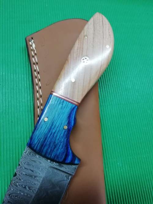 HANDMADE DAMASCUS STEEL HUNTING KNIFE !!!