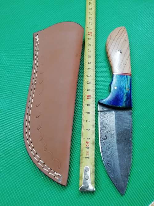 HANDMADE DAMASCUS STEEL HUNTING KNIFE !!!