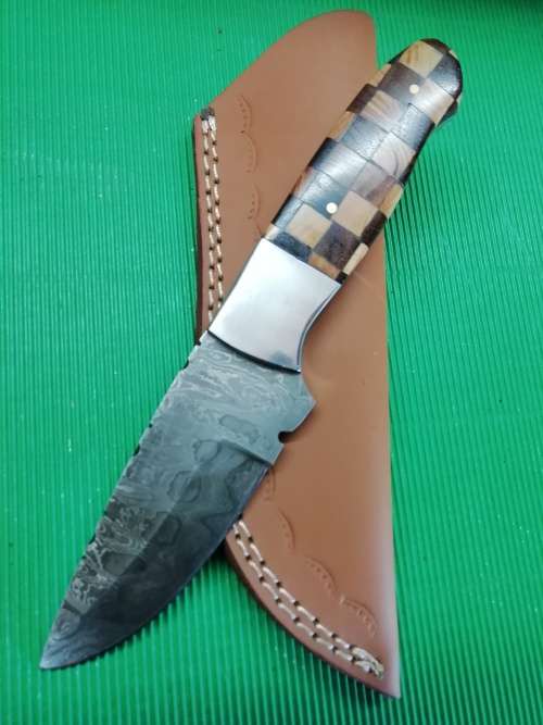 HANDMADE DAMASCUS STEEL HUNTING KNIFE !!!