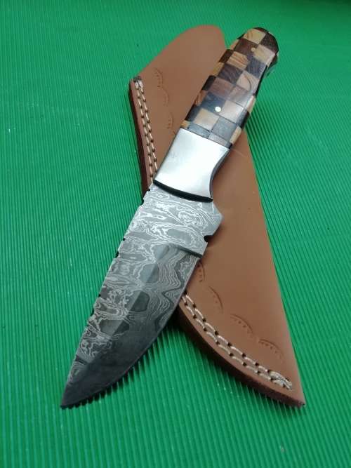 HANDMADE DAMASCUS STEEL HUNTING KNIFE !!!