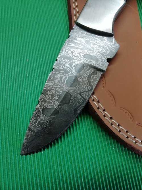 HANDMADE DAMASCUS STEEL HUNTING KNIFE !!!