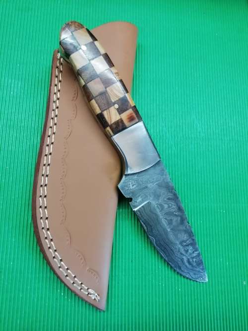HANDMADE DAMASCUS STEEL HUNTING KNIFE !!!