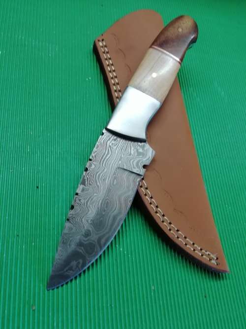 HANDMADE DAMASCUS STEEL HUNTING KNIFE !!!