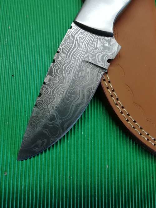 HANDMADE DAMASCUS STEEL HUNTING KNIFE !!!