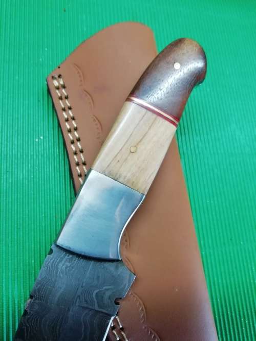 HANDMADE DAMASCUS STEEL HUNTING KNIFE !!!