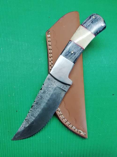 HANDMADE DAMASCUS STEEL HUNTING KNIFE !!!