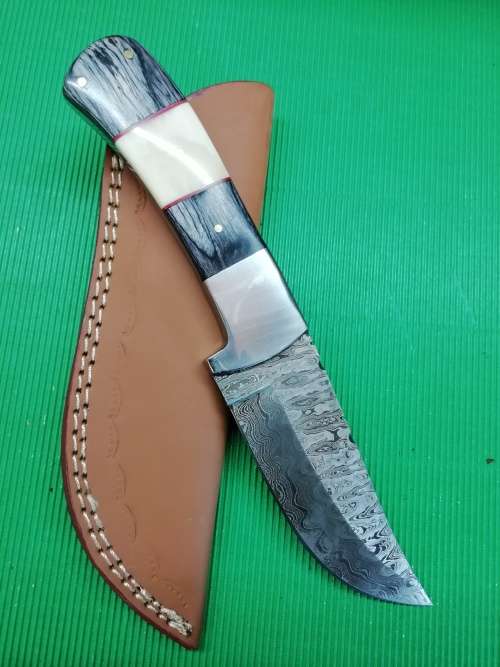 HANDMADE DAMASCUS STEEL HUNTING KNIFE !!!