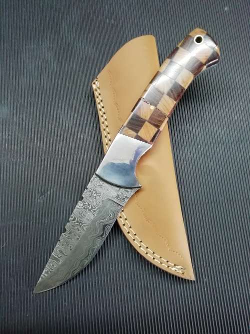 HANDMADE DAMASCUS STEEL HUNTING KNIFE !!!
