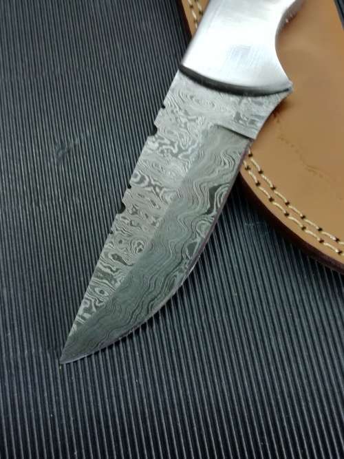 HANDMADE DAMASCUS STEEL HUNTING KNIFE !!!