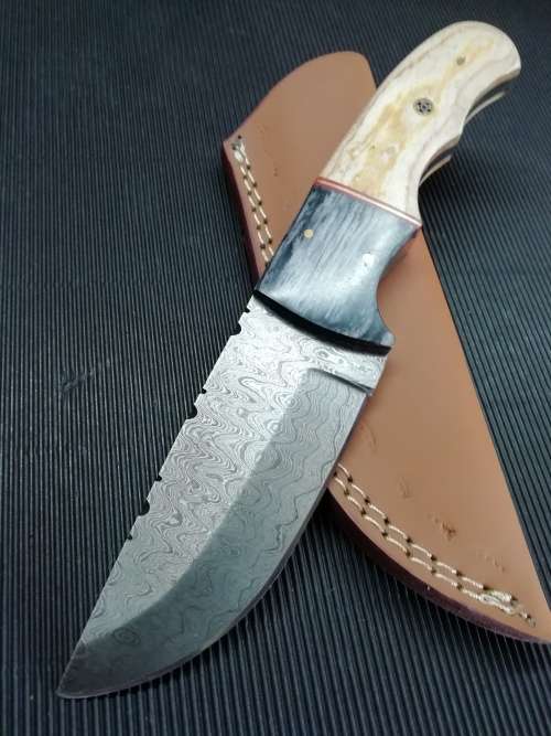 HANDMADE DAMASCUS STEEL HUNTING KNIFE !!!