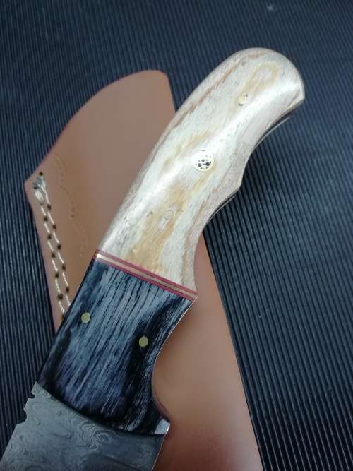 HANDMADE DAMASCUS STEEL HUNTING KNIFE !!!