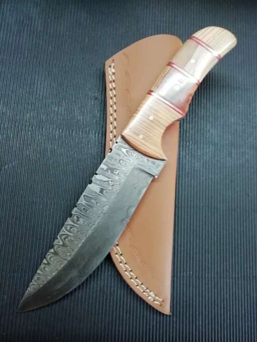 HANDMADE DAMASCUS STEEL HUNTING KNIFE !!!