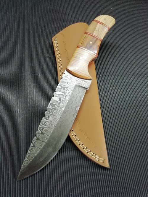 HANDMADE DAMASCUS STEEL HUNTING KNIFE !!!