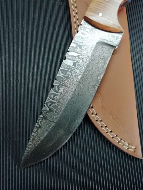 HANDMADE DAMASCUS STEEL HUNTING KNIFE !!!