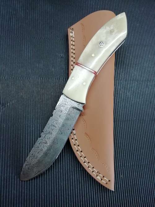 HANDMADE DAMASCUS STEEL HUNTING KNIFE !!!
