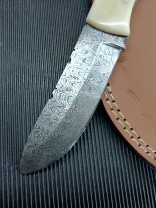 HANDMADE DAMASCUS STEEL HUNTING KNIFE !!!