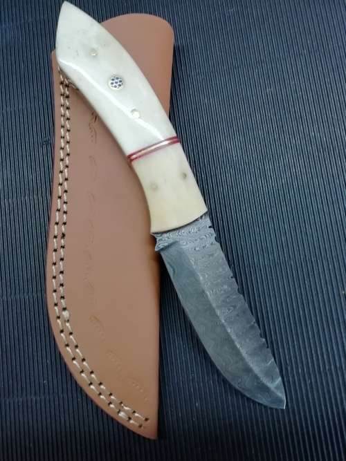 HANDMADE DAMASCUS STEEL HUNTING KNIFE !!!