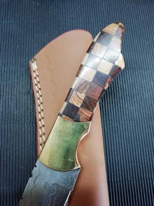 HANDMADE DAMASCUS STEEL HUNTING KNIFE !!!