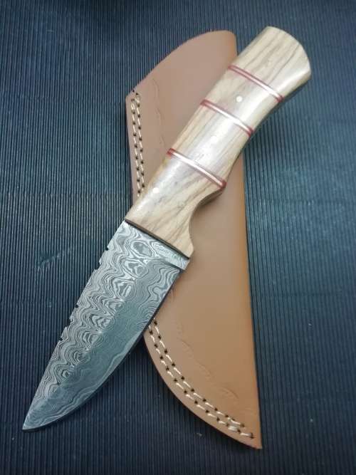HANDMADE DAMASCUS STEEL HUNTING KNIFE !!!