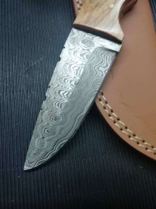 HANDMADE DAMASCUS STEEL HUNTING KNIFE !!!