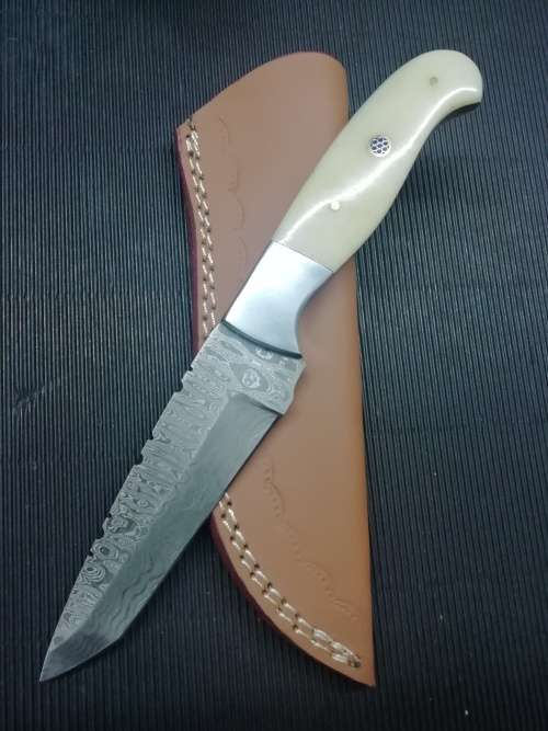 HANDMADE DAMASCUS STEEL HUNTING KNIFE !!!