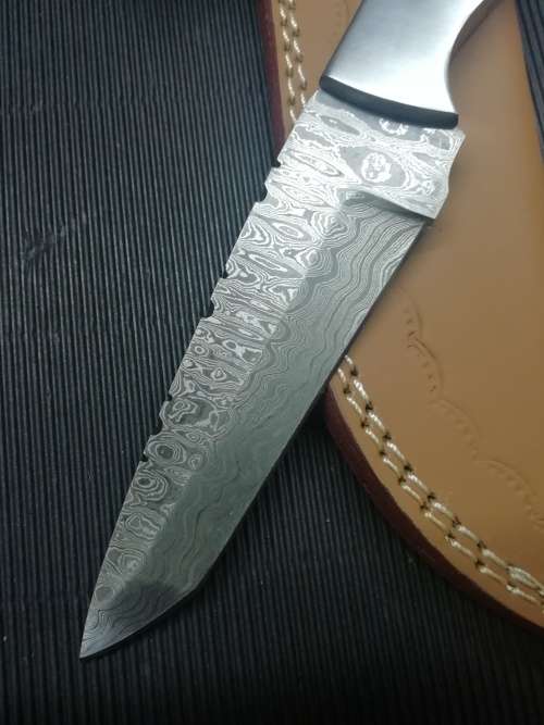HANDMADE DAMASCUS STEEL HUNTING KNIFE !!!