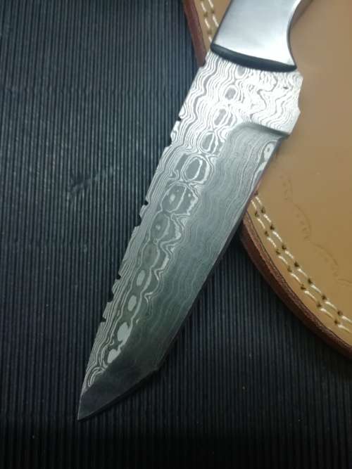 HANDMADE DAMASCUS STEEL HUNTING KNIFE !!!