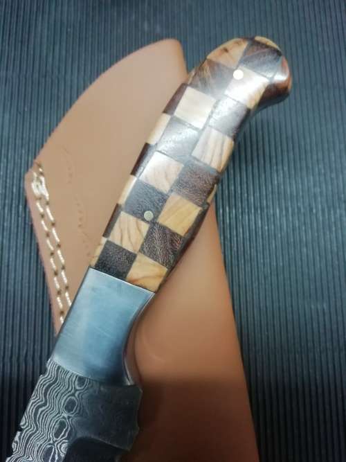 HANDMADE DAMASCUS STEEL HUNTING KNIFE !!!