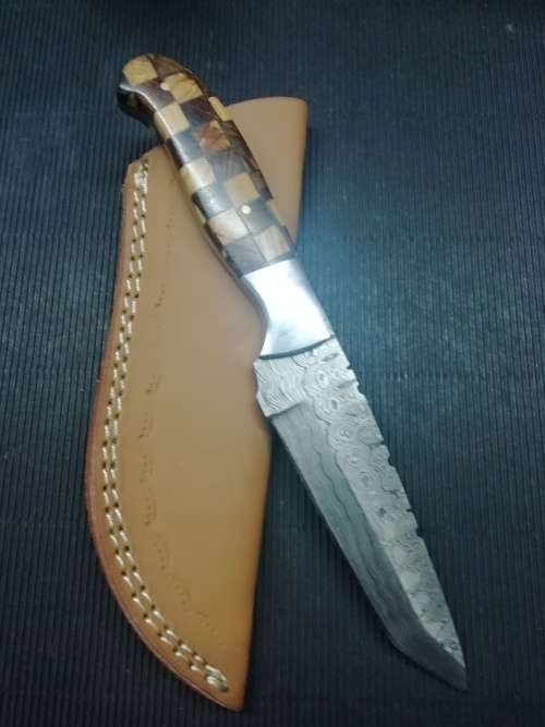 HANDMADE DAMASCUS STEEL HUNTING KNIFE !!!
