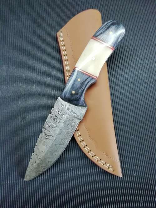 HANDMADE DAMASCUS STEEL HUNTING KNIFE !!!