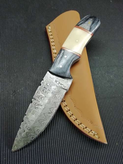 HANDMADE DAMASCUS STEEL HUNTING KNIFE !!!