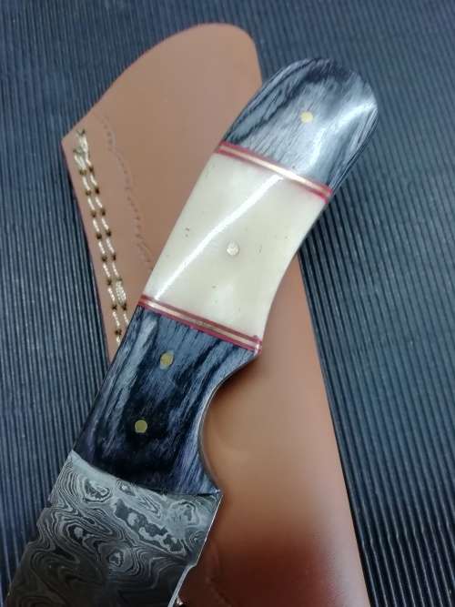 HANDMADE DAMASCUS STEEL HUNTING KNIFE !!!