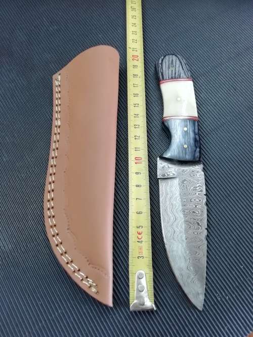HANDMADE DAMASCUS STEEL HUNTING KNIFE !!!