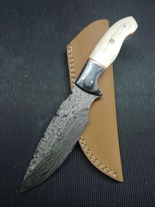 HANDMADE DAMASCUS STEEL HUNTING KNIFE !!!