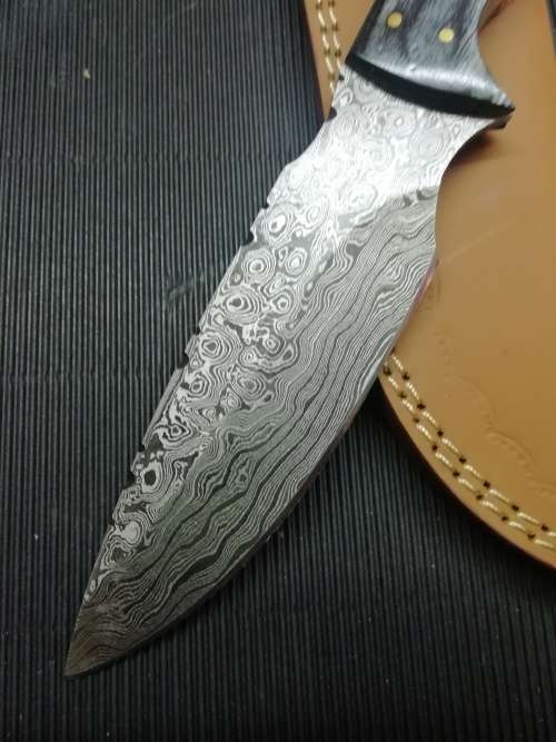 HANDMADE DAMASCUS STEEL HUNTING KNIFE !!!