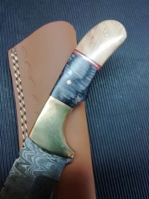 HANDMADE DAMASCUS STEEL HUNTING KNIFE !!!