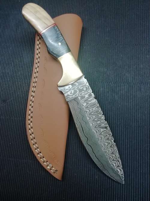 HANDMADE DAMASCUS STEEL HUNTING KNIFE !!!