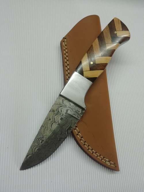 HANDMADE DAMASCUS STEEL HUNTING KNIFE !!!